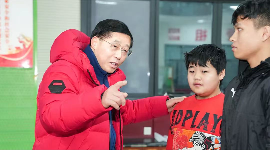 然后依靠像
